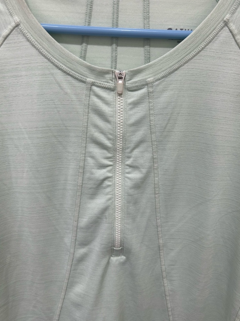 Athleta Long Sleeve Pacifica Illume Womens Size XL Mint Green Fitted Top Contour - Picture 2 of 9